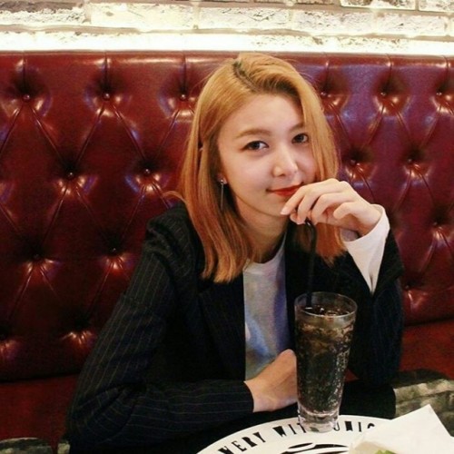 Dami Girlfriend Material Icons *:.•♢°