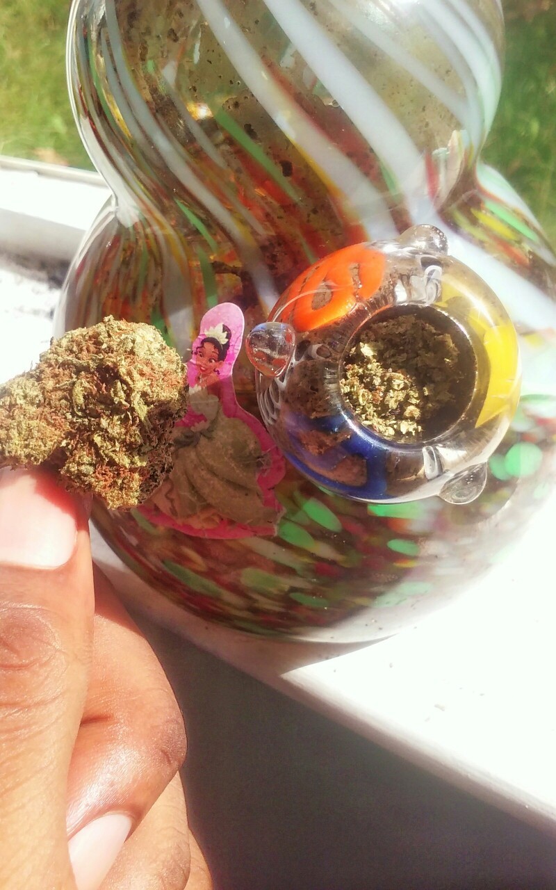 stoner-vogue:My last nug of GSC. I really fell for this strain 😍