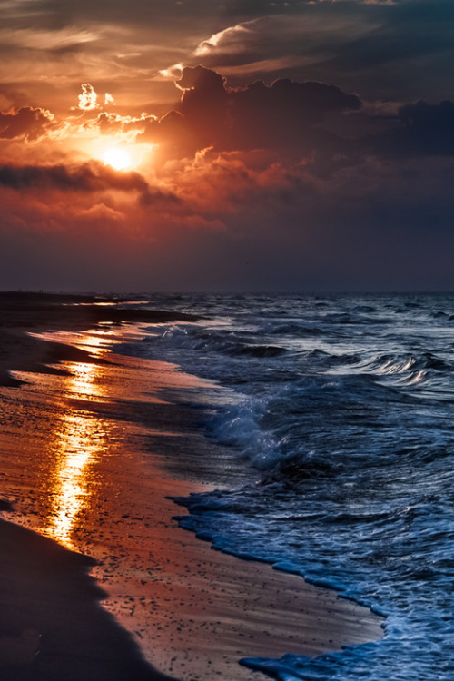 sundxwn:  Aurora by Jaume Garcia 