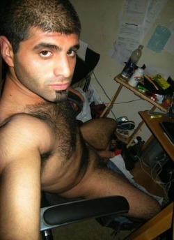 ethnicmen:  Hairy arab guy…Follow the hottest