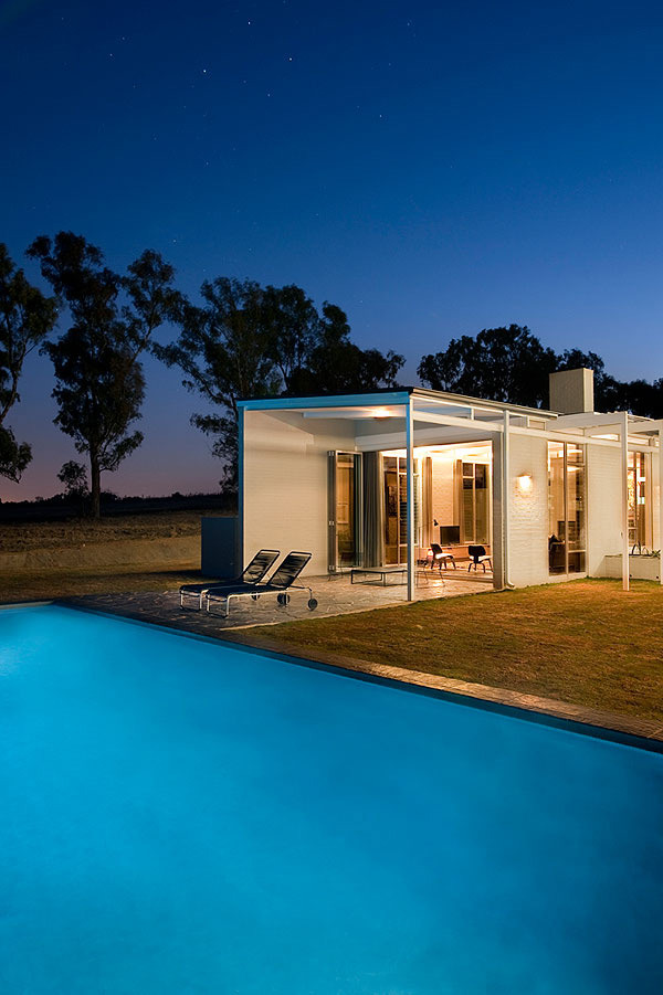 designismymuse:  South African interpretation of a Case Study House Source- http://www.visi.co.zaPhotos-