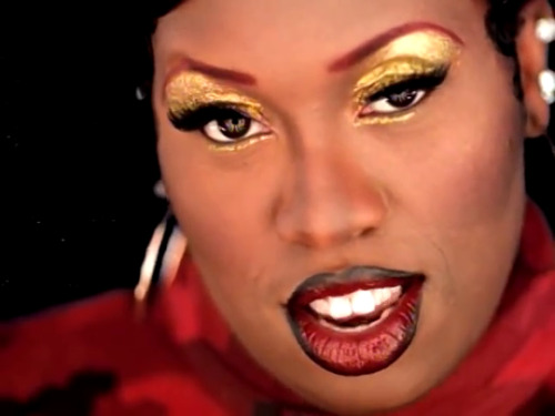 fuzedmag:  Missy Elliott’s makeup is always excellent!!!! 