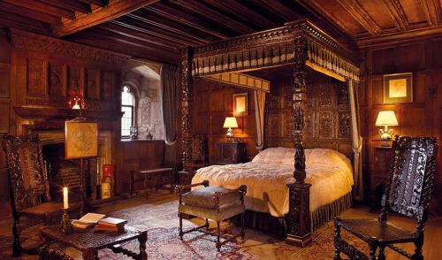 the-sea-maid:Hever Castle, a 13th Century country house situated in Kent, England, which served as t