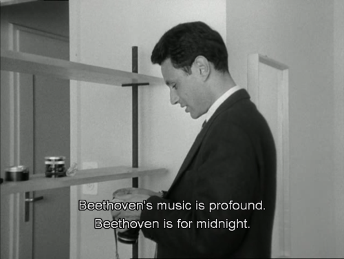 bellsandforks:Bruno et son calendrier classiqueLe Petit Soldat (1960), dir. Jean-Luc Godard