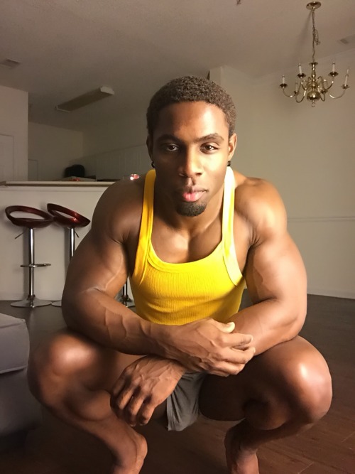 captainjamesuniverse:  actionfigurebody:  💙💚💛💜 TO MY FANS & FOLLOWERS  IG MDB25  So sexy 👅  Hot brother