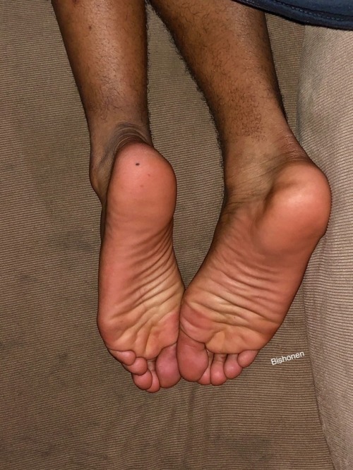 Follow on Instagram and Twitter @kingbishonen #blackmenfeet #footdom #footmaster #findom #sockfetish