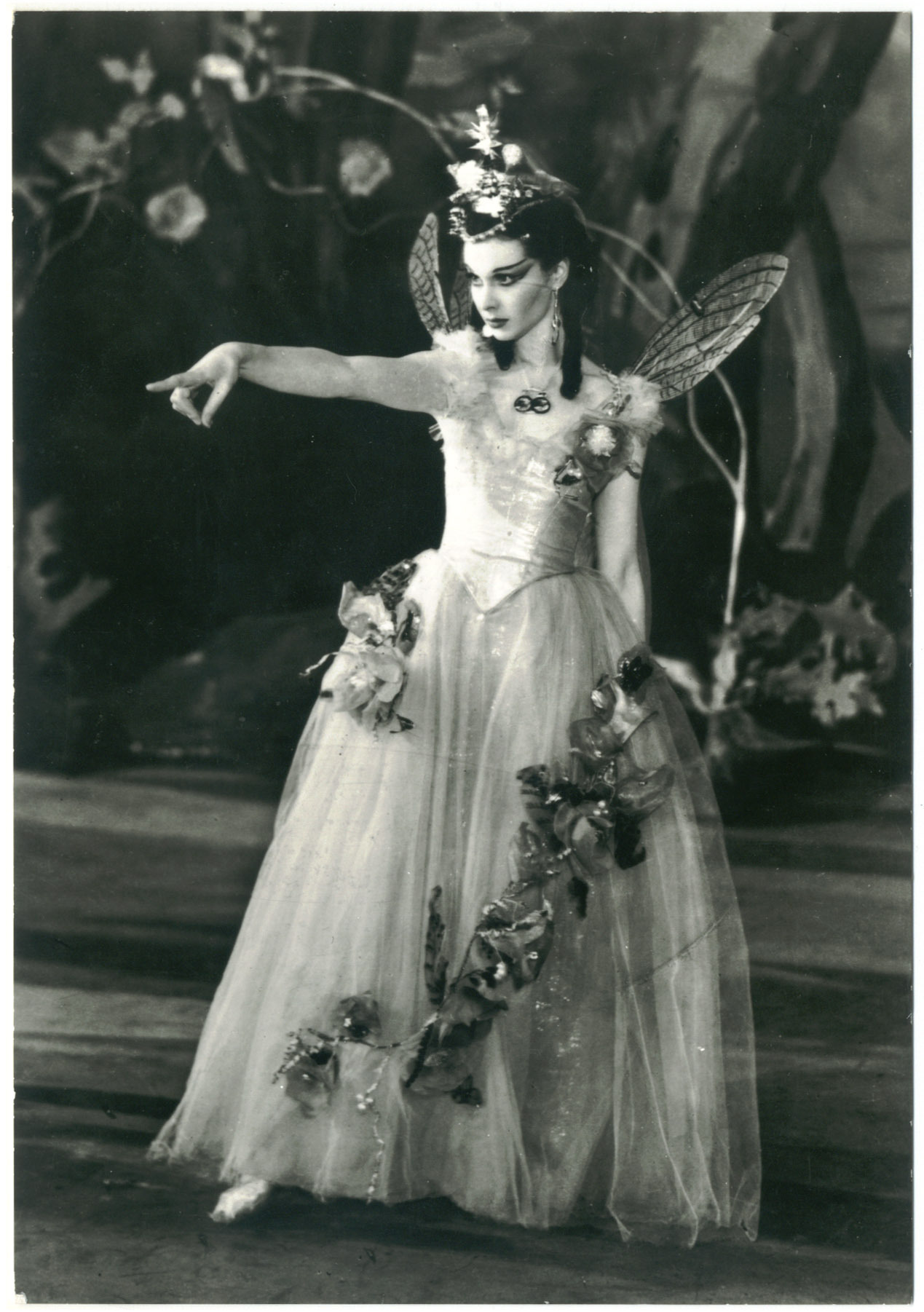 witlovesyou:  Vivien Leigh as Titania in “A Midsummer Night’s Dream” at the