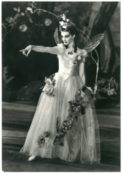 witlovesyou:  Vivien Leigh as Titania in “A Midsummer Night’s Dream” at the Old Vic Theatre in London, 1937 
