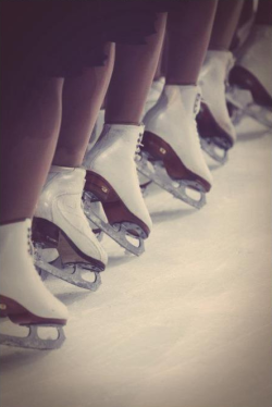 ice skater | Tumblr en We Heart It. http://weheartit.com/entry/68796072/via/Manurivolta