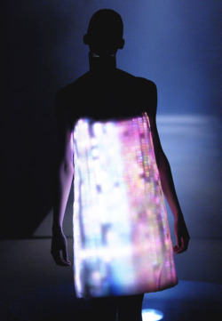 voguelovesme:  hussein chalayan fw 07-08 