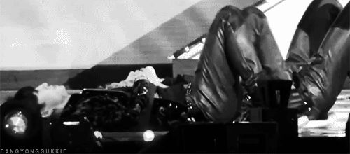 bangyonggukkie:  Bang me Yongguk щ(ಠ益ಠщ) 