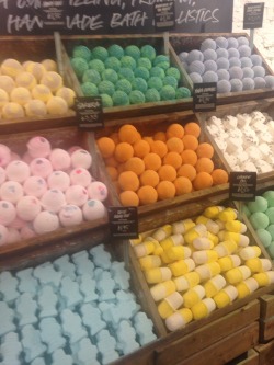 blossomq:  Lush Oxford St