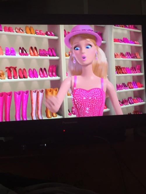Guysss I’m super little and I started watching Barbie Life in the Dreamhouse and it’s so