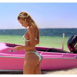 bundass:  beautyfulfemale:  Renee Somerfield