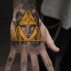 gamerink:   Amazing Princess Zelda and Triforce tattoo done by @niki23gtr.   