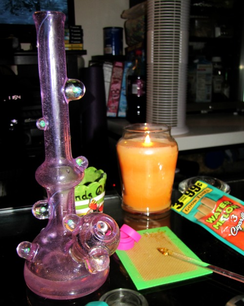 bakedloaf:  Kickin’ back with a sesh rig made by Curse Glass