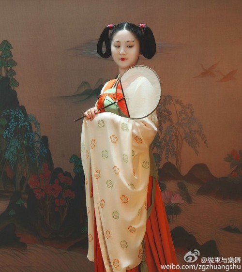 fouryearsofshades:南朝Traditional Chinese Hanfu.