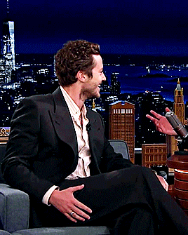 Joseph Quinn Being Cute On The Tonight Show (7.25.2022)