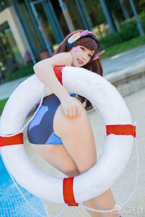 chiknamolviog:Video Game Reference: Overwatch Character: D.Va Cosplayer : 只是简言 weibo.com/u/1