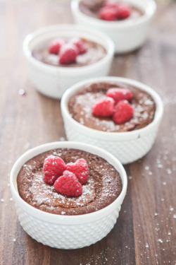 omg-yumtastic:  (Via: hoardingrecipes.tumblr.com) Flourless Chocolate Hazelnut Cake - Get this recipe and more http://bit.do/dGsN  Yum