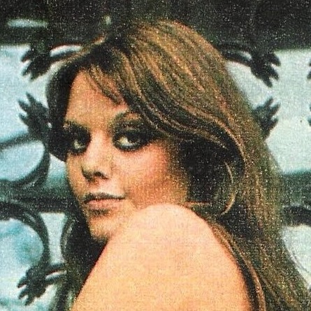 Lovely Tina close-ups taken by Angelo Frontoni circa June 1970.
Scans from Italian magazine L'Europeo, 7th October 1971. 
