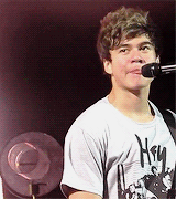 gifscalum: @Calum5SOS: Just got bitten by a scorpion.