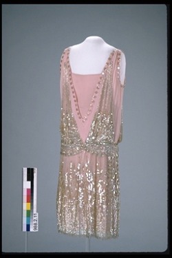 fripperiesandfobs:  Evening dress, 1925-26 From the Canadian Museum of Civilization 