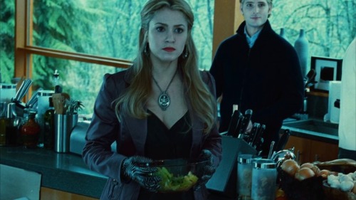 I never noticed that Rosalie actually wears gloves when her family is cooking for Bella. I find it k