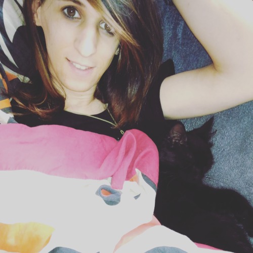 Casual pic from Sunday, i basically slept with my cat all day ^_^ Nyau?