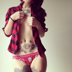 inked-girls-all-day:  Ali Casanova