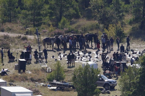 gameofthronesguide:  We have a few pictures of some Unsullied extras and some horses preparing for a scene on the Makarska Riviera, more precisely in Baška Voda. 