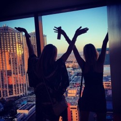 hotelgirl:  Viva Las Vegas  I’m thinking