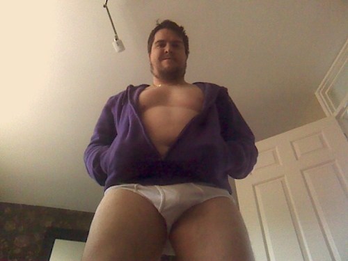 hansoloschubbybrother:  hansoloschubbybrother: Hot in a Hoodie!!…everyone should do this Free