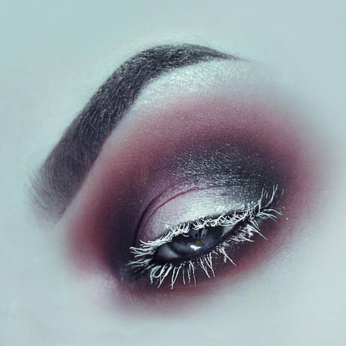 Dark, purple-y eyes with white lashes are my fave Makeup details below: BROWS: @anastasiabeverlyhill