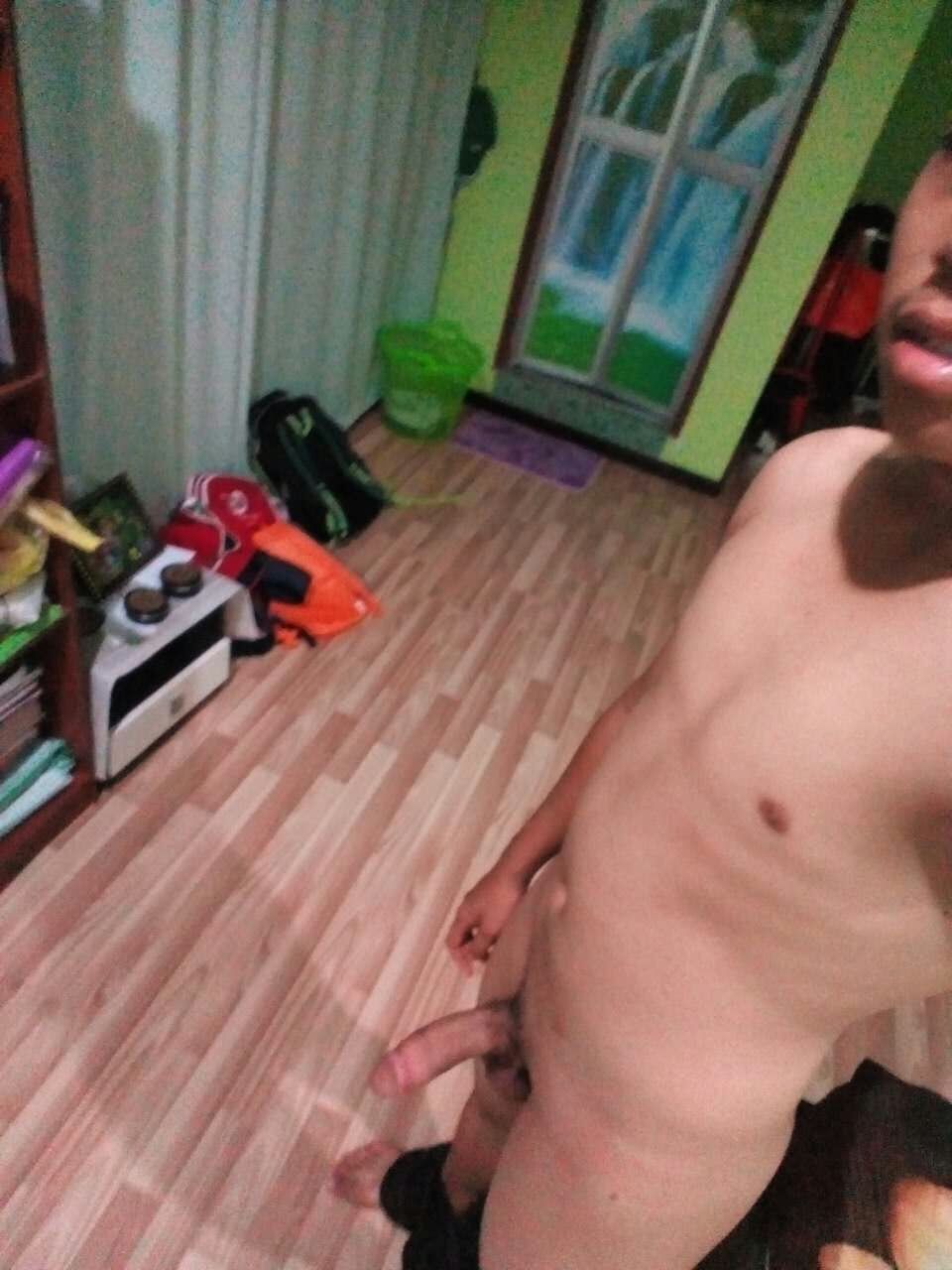 shauzan2:  nakaljb:  Adik angkat kedah . Batang memang Wowww! Nak tengok video dia
