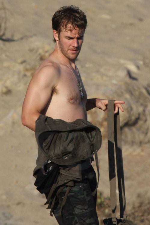 shirtlessmalecelebs:  James Van Der Beek