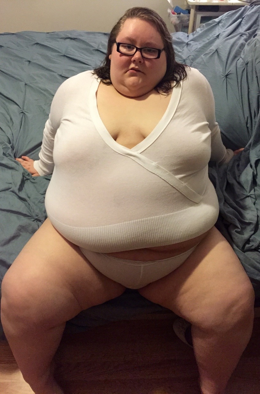 bigxgirlsxlovexsex:  Thank you to 3,000 followers…I’ve had this requested…white