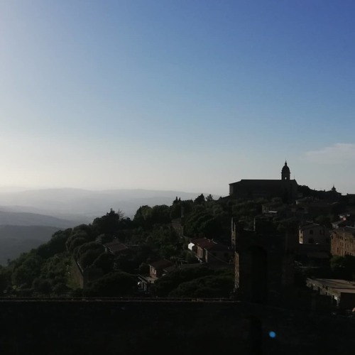 #silhouettes of #Montalcino #tuscany #toscana #travel #travelgram #instatravel #italy #italy #italia