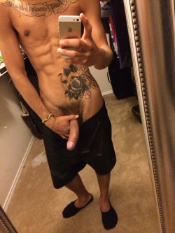 stumblingdownqueen:  letsallmovealong:  Guess who’s back….  Yumm  http://ezuv.tumblr.com