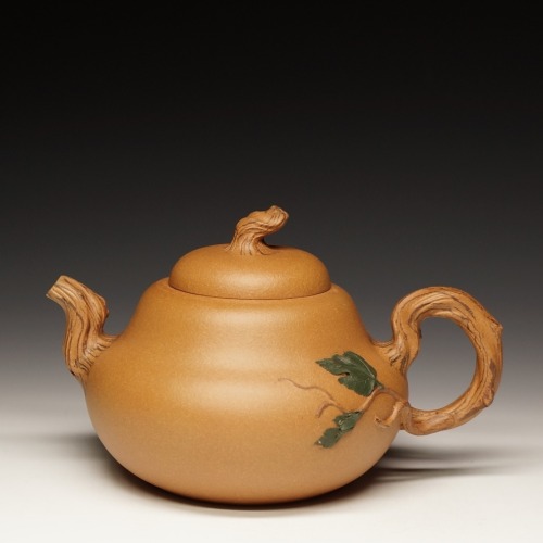 crushalltheraspberries: mingsonjia: Yixing clay is a type of clay from the region near the city of