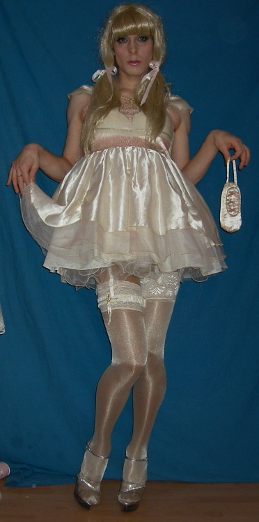 lingcd: babette-ts:Satin Sissy! A perfect sissy gurl!!!