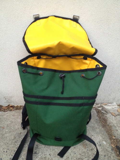 Review: De Martini Drawstring Rucksack 2012 | BagBot