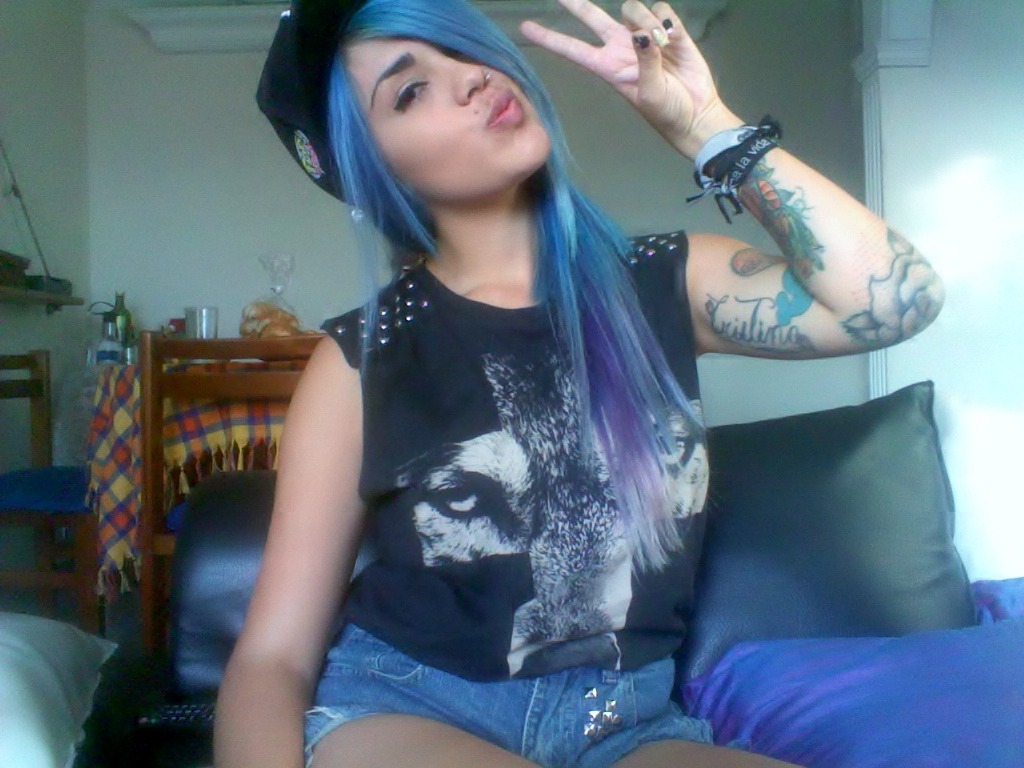 kievesuicide:  &gt;_&lt;’ 