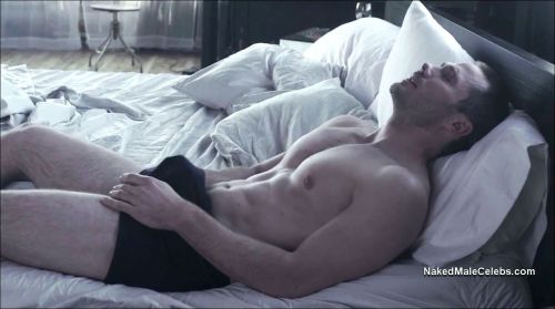 mclbsexiness:  Canadian actor Luke Macfarlane half-naked and masturbating in 2013 short film Erection. 