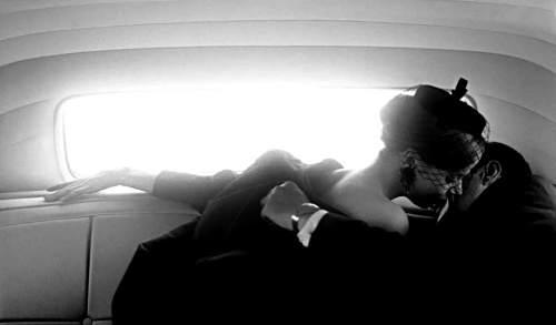 onlyoldphotography:Jerry Schatberg: Back Seat Romance, Manhattan, New York, USA, 1960
