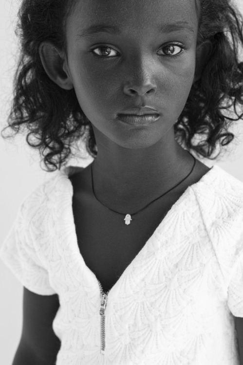 actionables:  Her name is Safa Idriss Nour and she played supermodel Waris Dirie