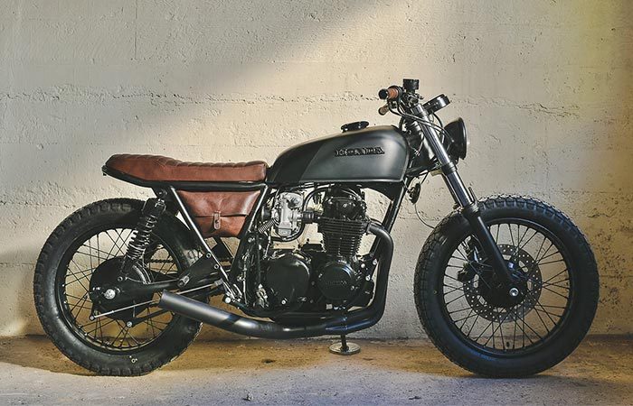 jebiga-design-magazine:    Honda CB550 Fade To Black  A lot of custom cafe racers