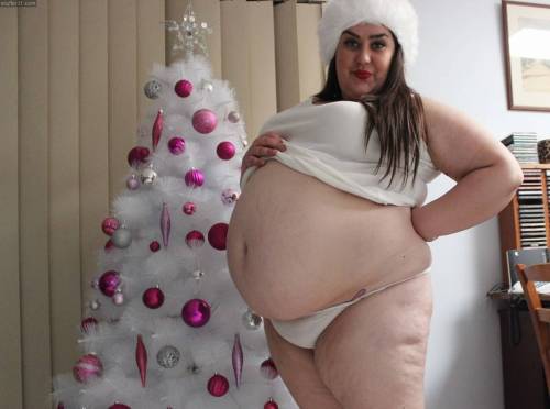 Sexy fat Christmas bellies (stuffer31)