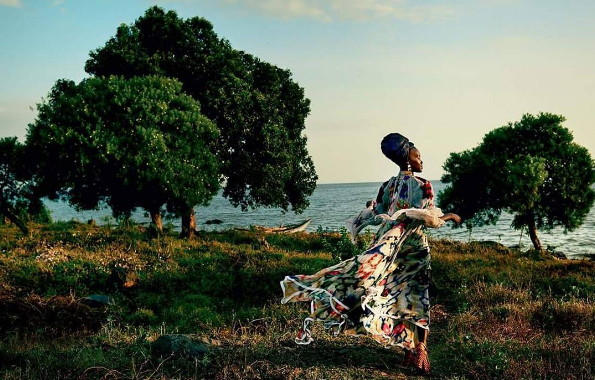 hustleinatrap:    Watching @Lupita_Nyongo see her #Vogue cover for the first time