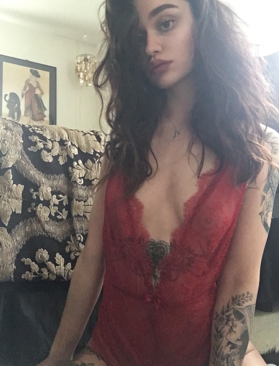 silkslut:  Been a while since I’ve posted a selfie so 🥀
